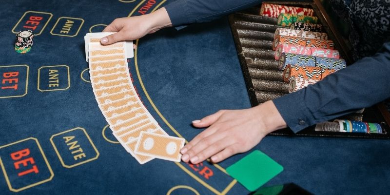 Cách kiếm tiền từ Baccarat hiệu quả nhờ hiểu luật Banker